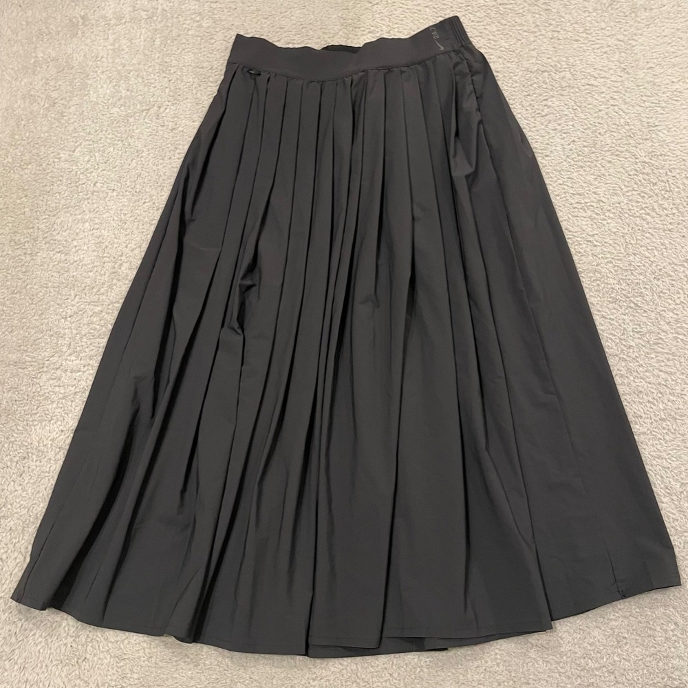 Nike 24.7 PerfectStretch Dri-FIT Pleated Skirt Womens Small Black HQ8153-010